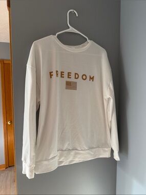 Freedom Graphic Crewneck Sweater - white with Tan Print